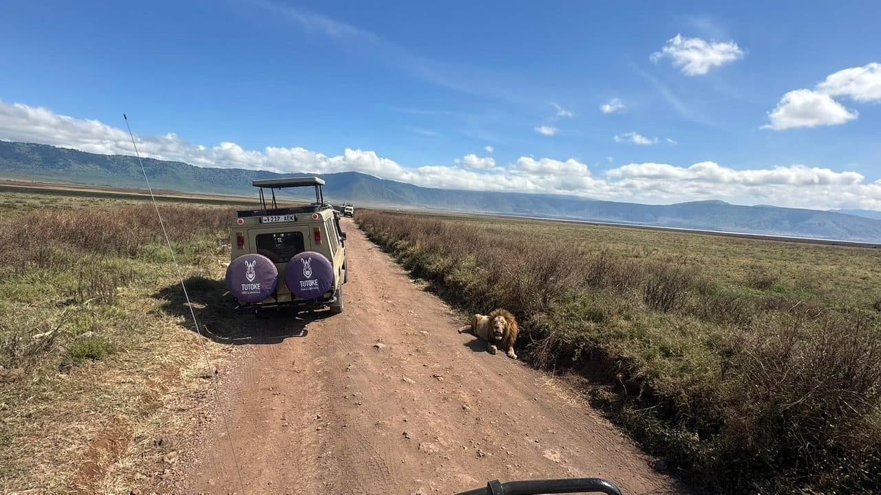 A real Tutoke safari vehicle on the road into the Ngorongoro Crater